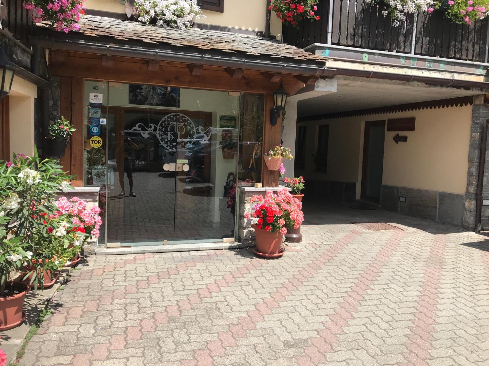 Maison Laurent Курмайор Екстериор снимка
